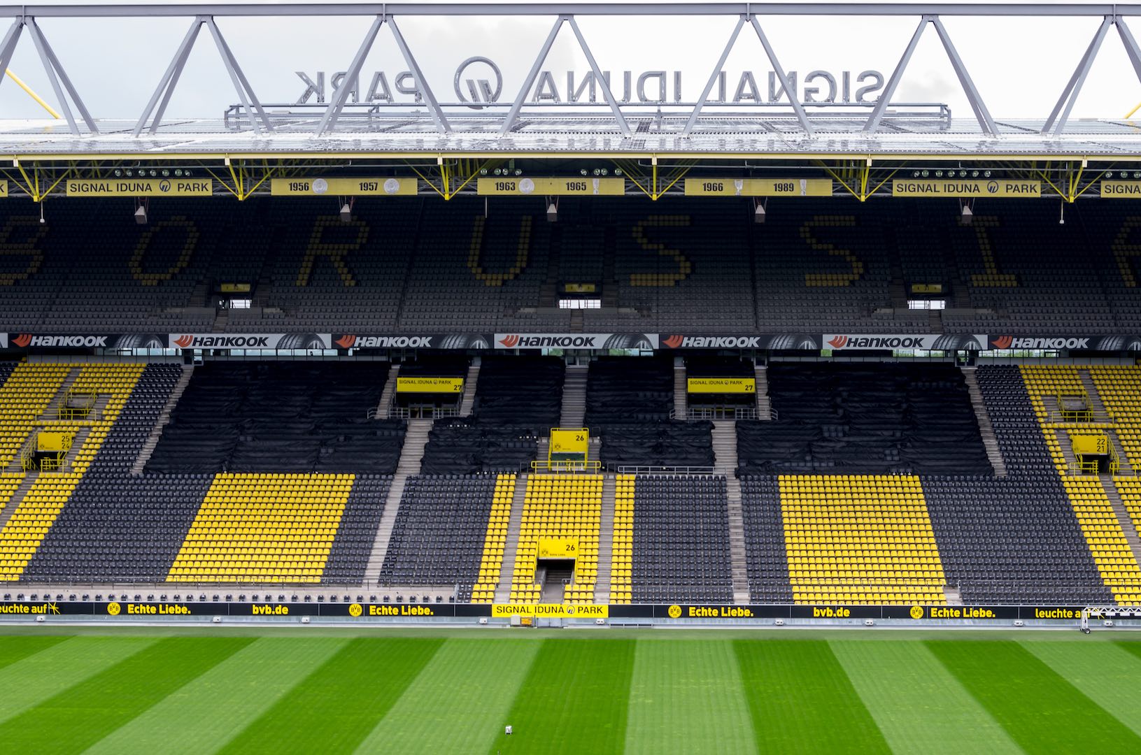 Signal Iduna Park borussia derby