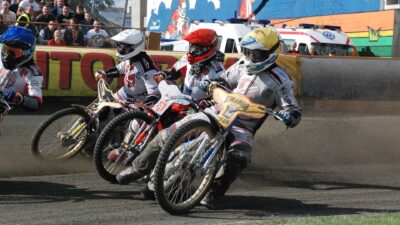 Zakłady bukmacherskie na żużel. Co i jak obstawiać?