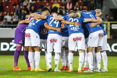 Lech Poznań – Fiorentina i pozostałe pierwsze mecze ćwierćfinałowe Ligi Europy i Ligi Konferencji. Kursy bukmacherskie, statystyki i transmisje live (13.04.2023)