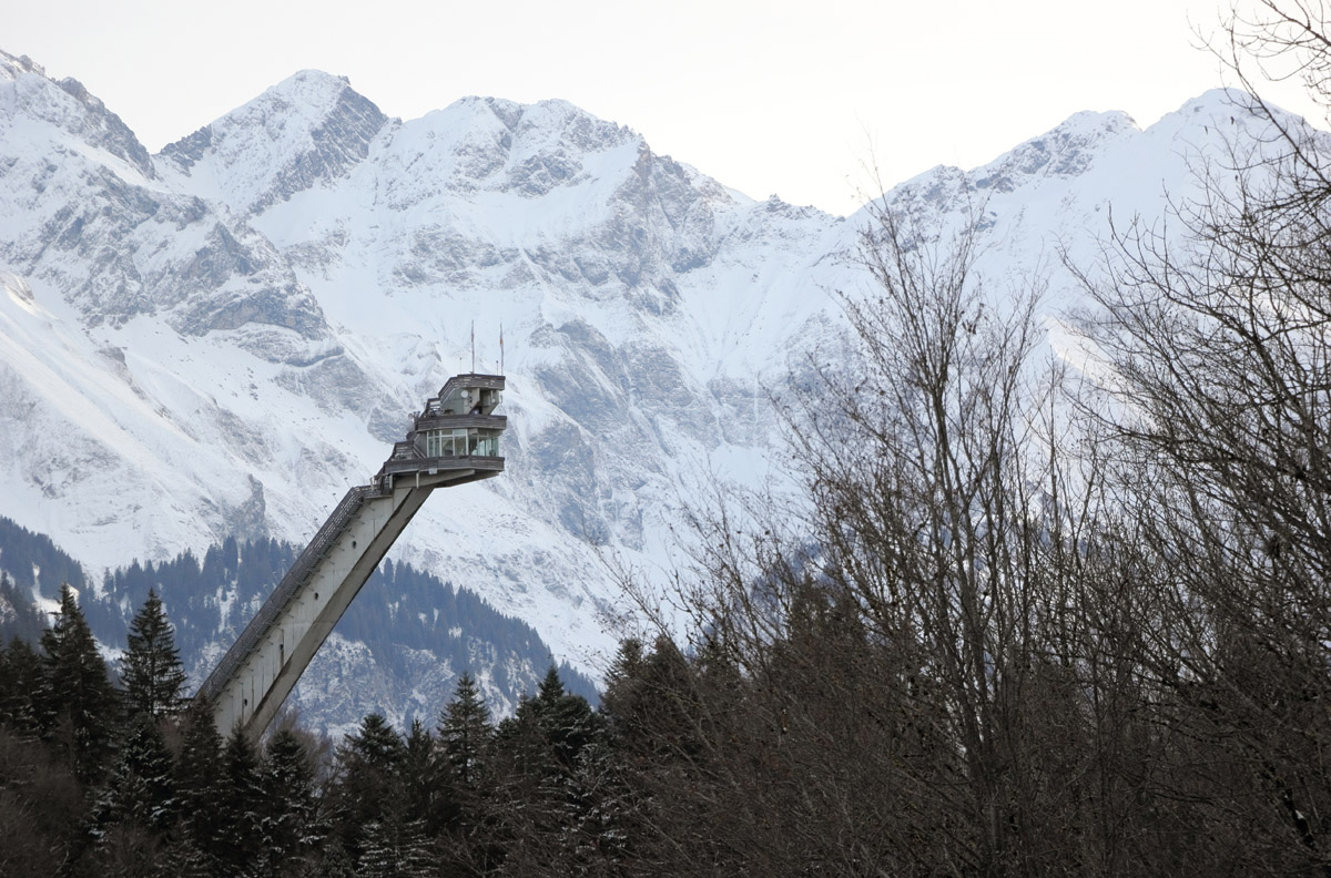Oberstdorf HS235. Dwa konkursy indywidualne PŚ w lotach narciarskich 2024/2025. Kiedy zawody? Harmonogram, faworyci bukmacherów i transmisje live