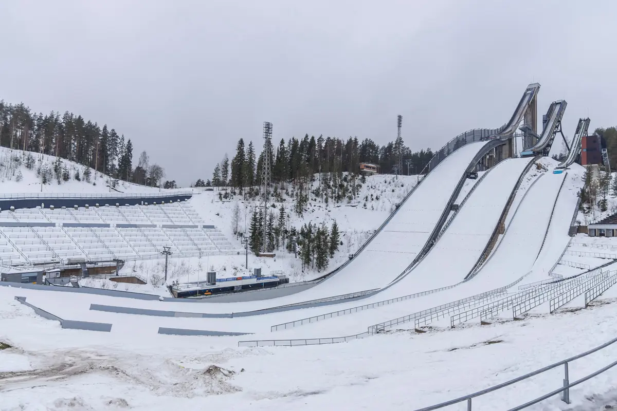 Lahti HS130. Konkurs indywidualny i konkurs duetów Pucharu Świata w skokach narciarskich 2024/2025. Kiedy zawody? Harmonogram, faworyci bukmacherów i transmisje live